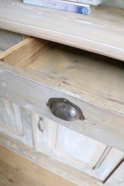 tiroir et poignée coquille